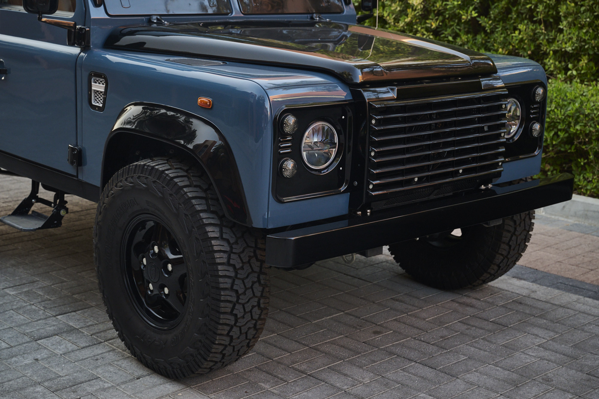 Blue Defender front quarter panel detail