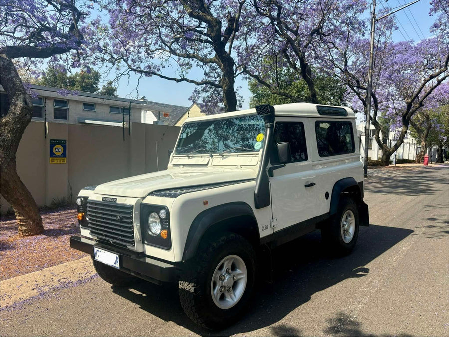 1999 model Defender 90

BMW M52 factory fitted engine