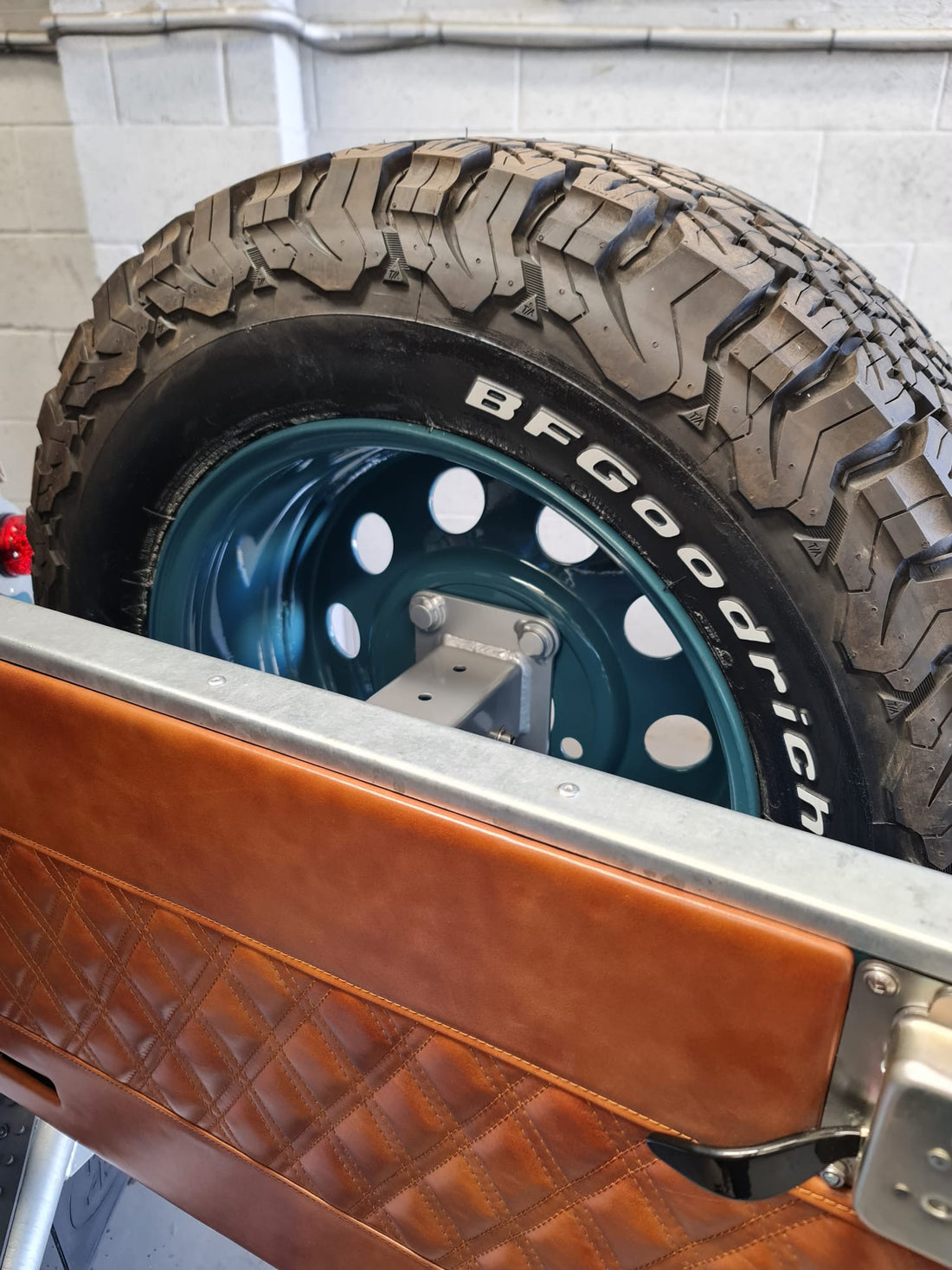 Landrover Defender 90 Heritage – Fully Restored 1996