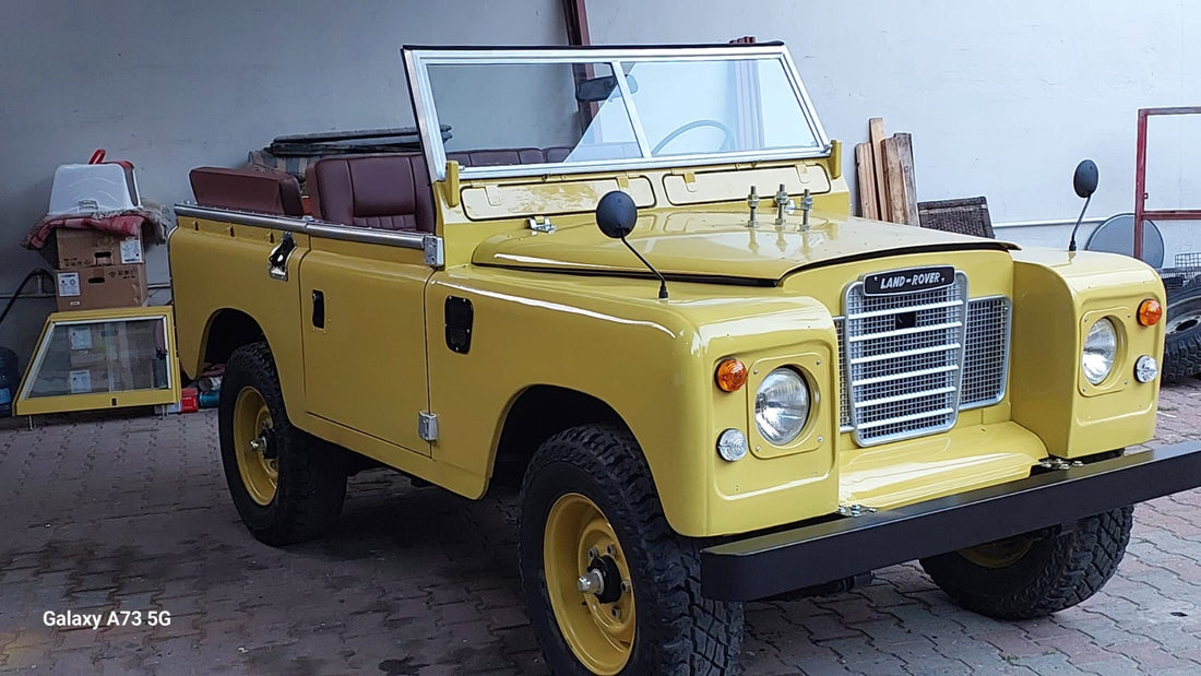 Landrover Series 3 1974. Yellow