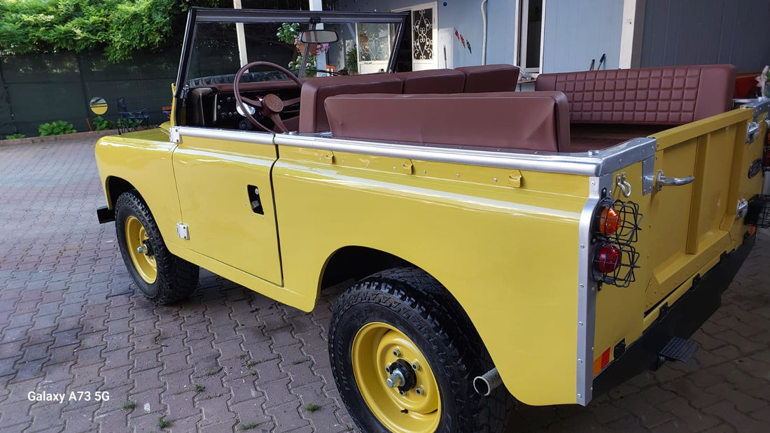 Landrover Series 3 1974. Yellow