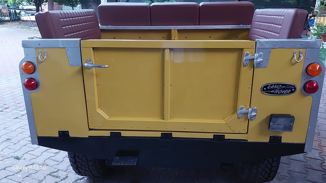 Landrover Series 3 1974. Yellow