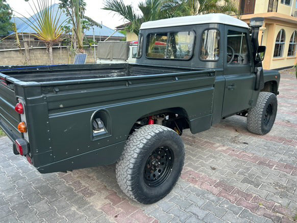 Landrover Defender 110 truck