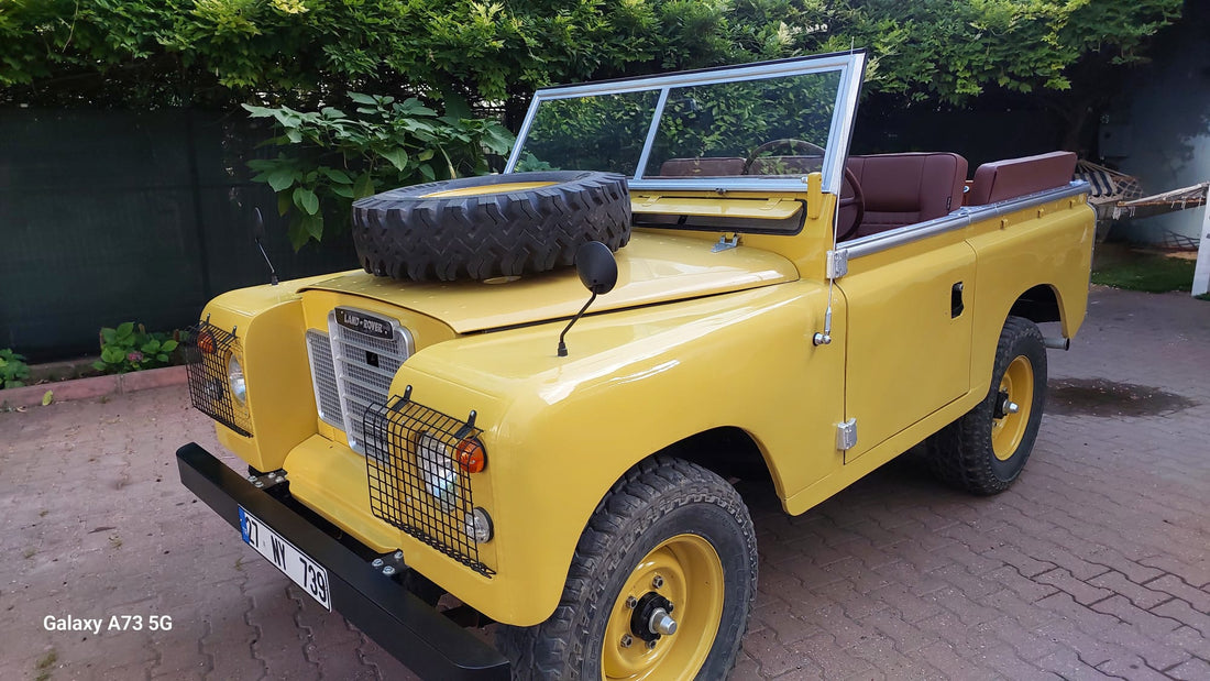 Landrover Series 3 1974. Yellow