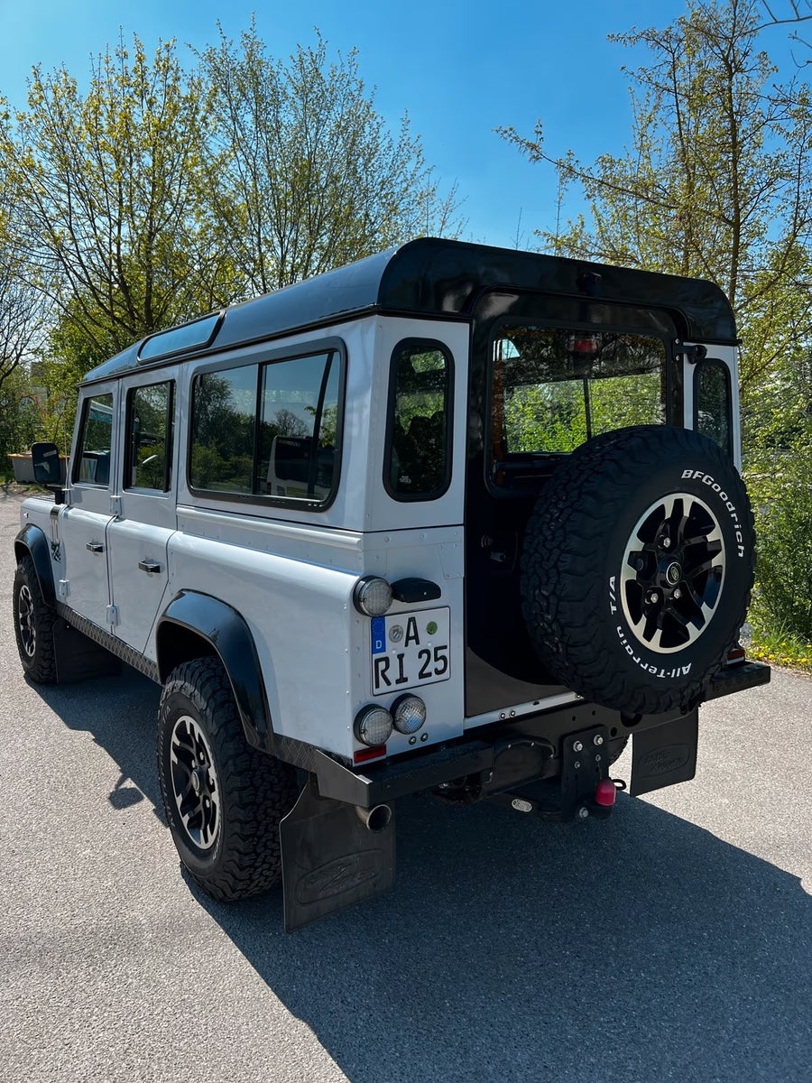 Land Rover Defender Adventure 110 2016