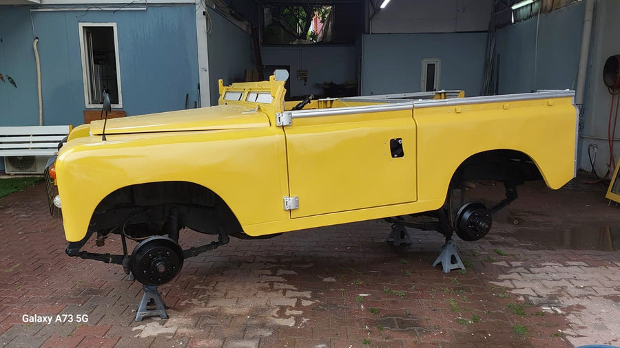 Landrover Series 3 1974. Yellow