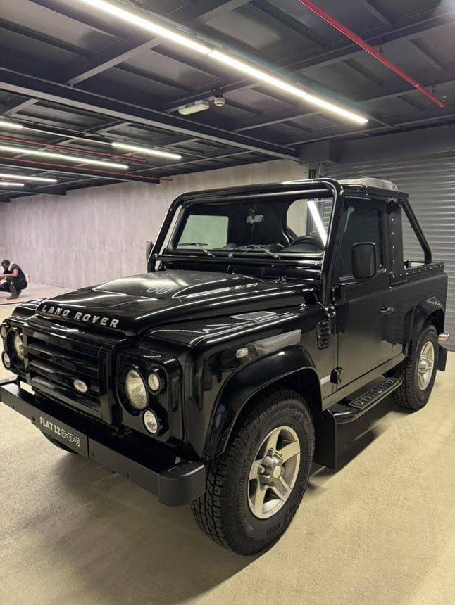 Landrover Defender 90 SVX 27,000 kms