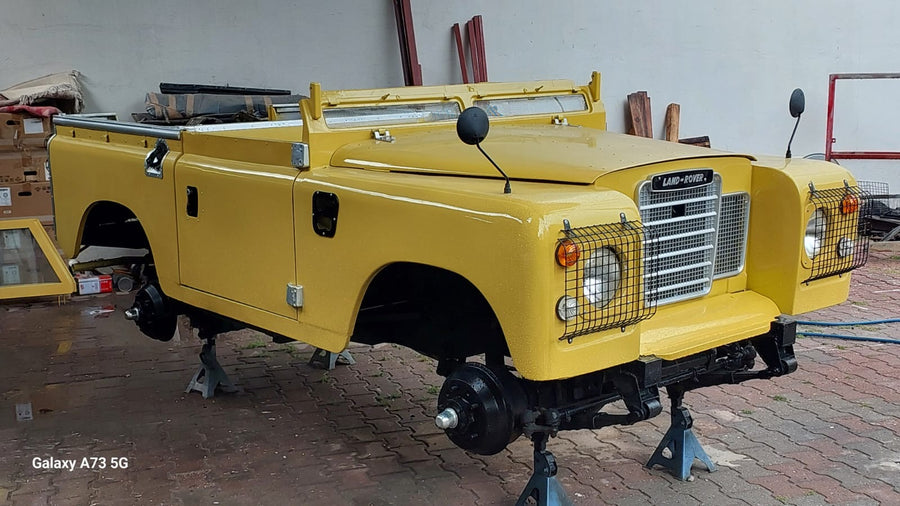 Landrover Series 3 1974. Yellow