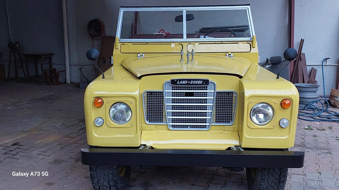 Landrover Series 3 1974. Yellow