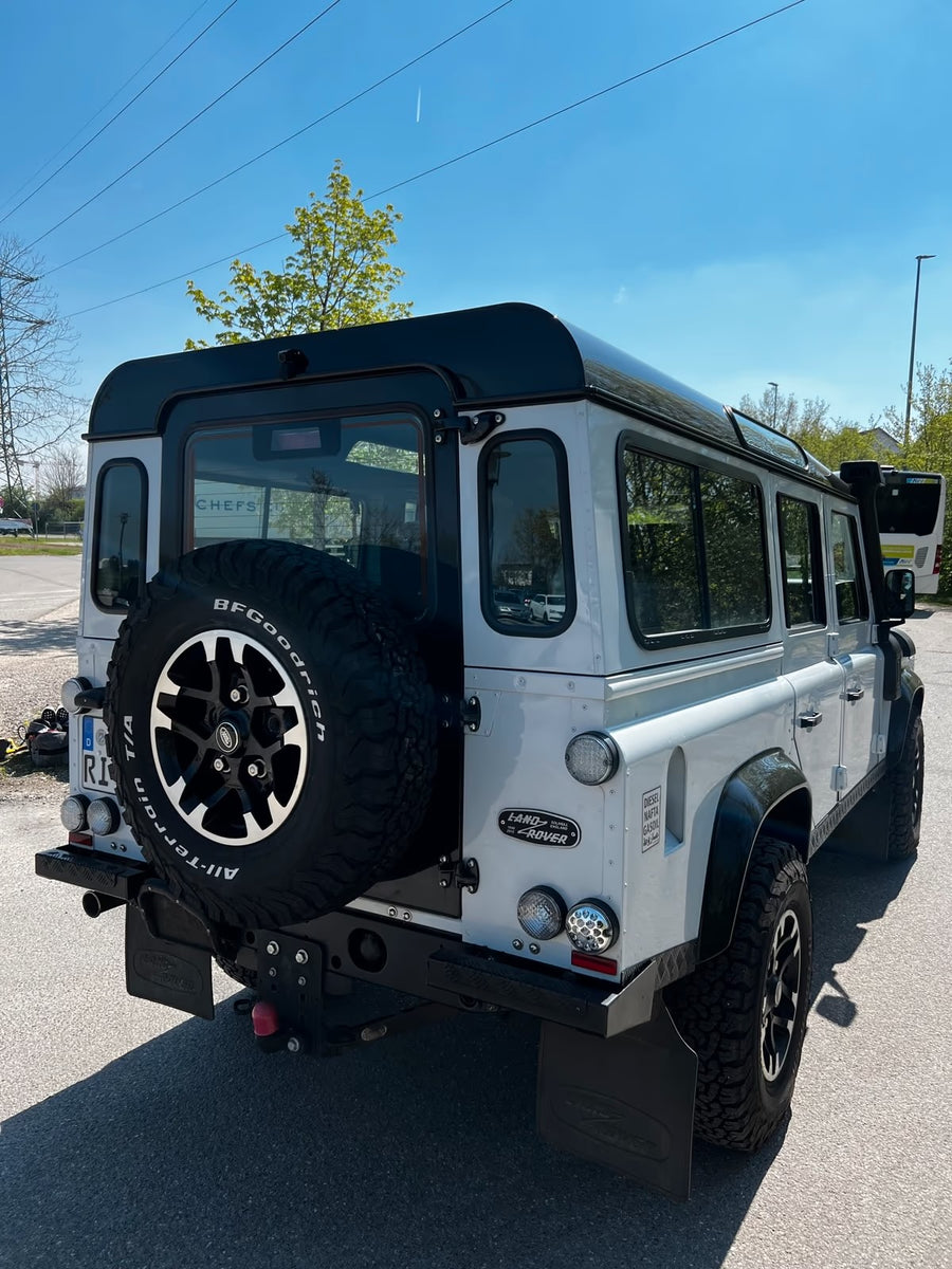 Land Rover Defender Adventure 110 2016