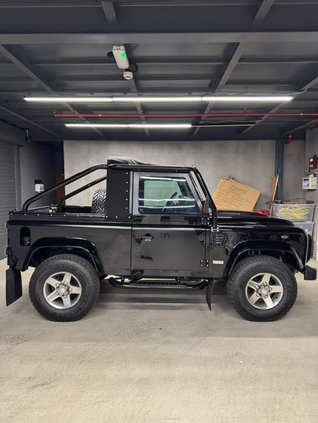 Landrover Defender 90 SVX 27,000 kms