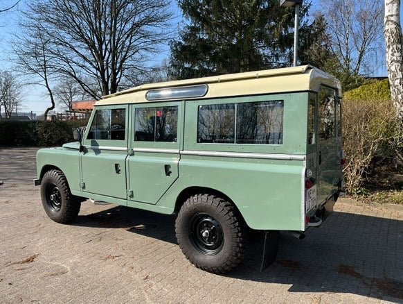 Landrover Series 109 fully restored