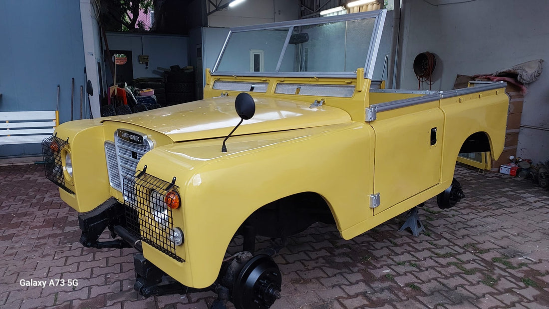 Landrover Series 3 1974. Yellow