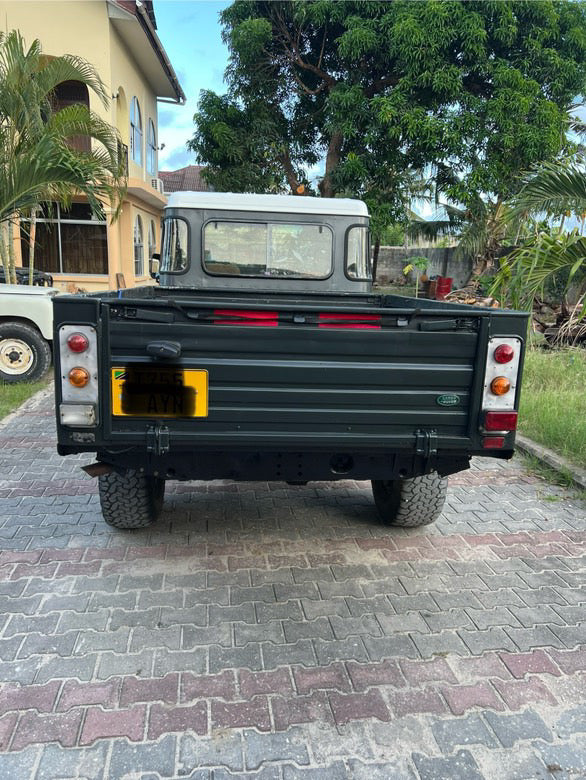 Landrover Defender 110 truck