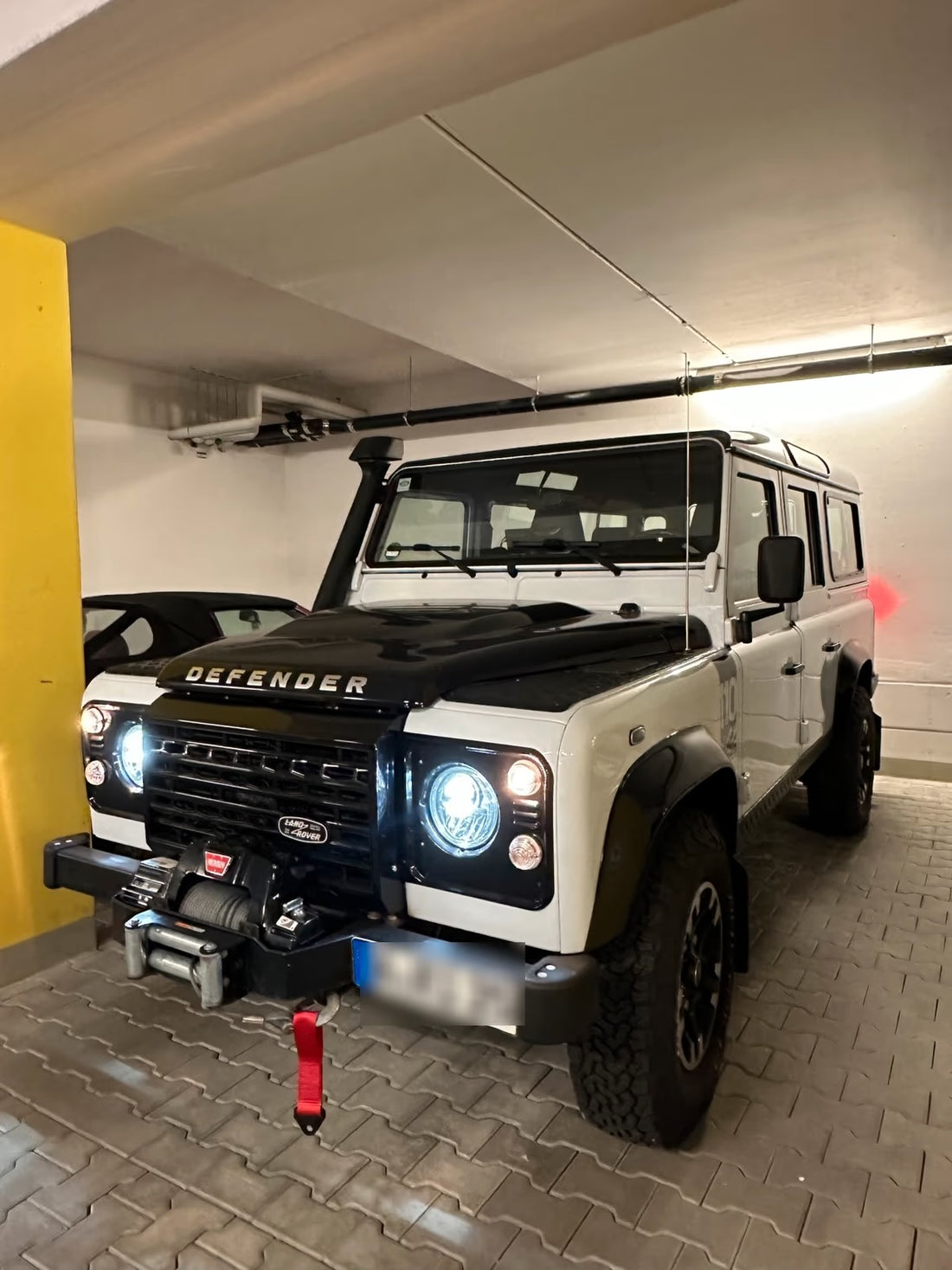 Land Rover Defender Adventure 110 2016