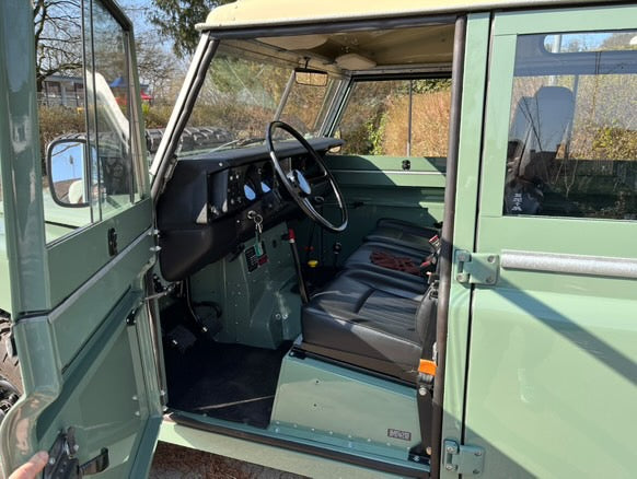 Landrover Series 109 fully restored