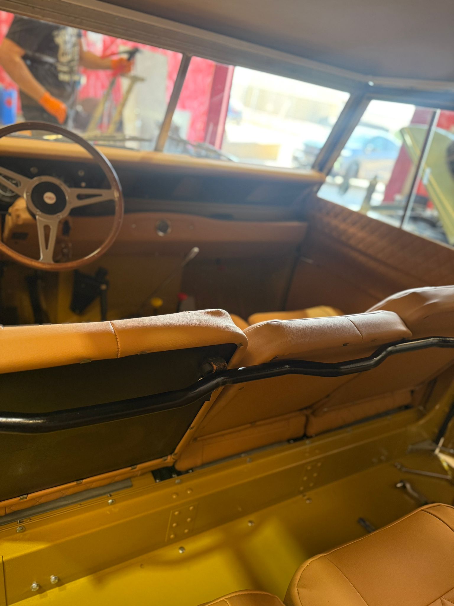 Bahama Gold — palette and works 10