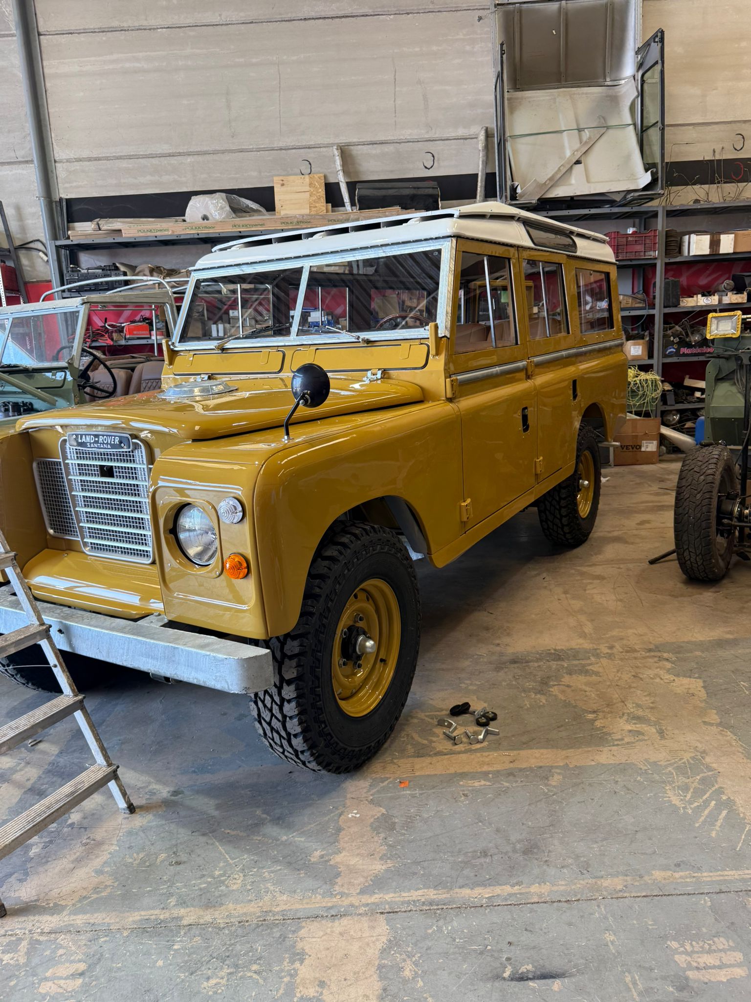 Bahama Gold — palette and works 14